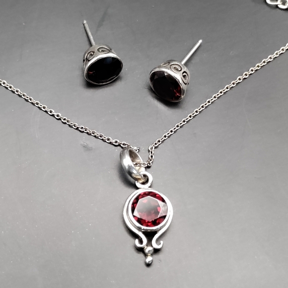 Gorgeously, Gothicly, Garnet. In a Deep Blood Red color.In a Sterling Silver set - Picture 9 of 9